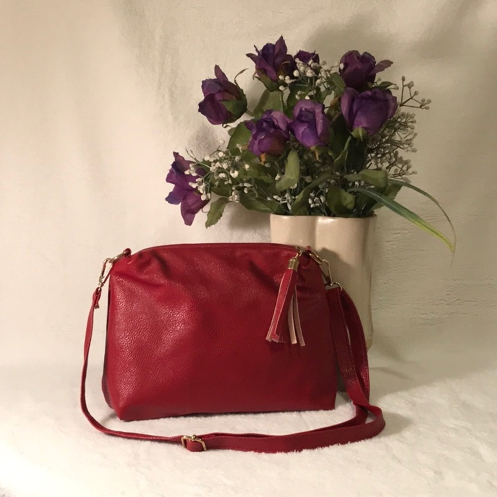 Sweet Lady Crossover Purse w/Tassel     NWOT